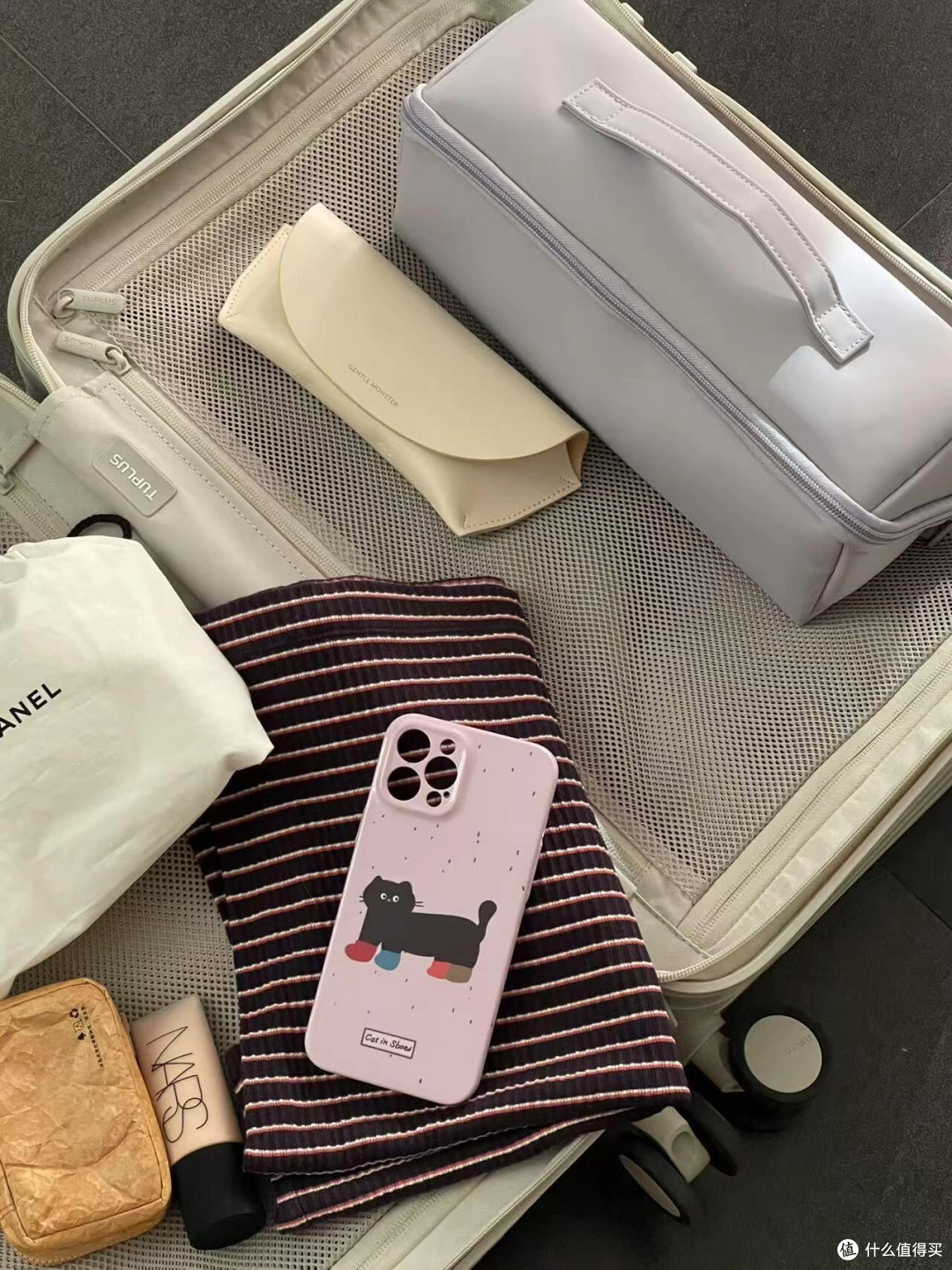 回家行李箱:装满思念与温暖