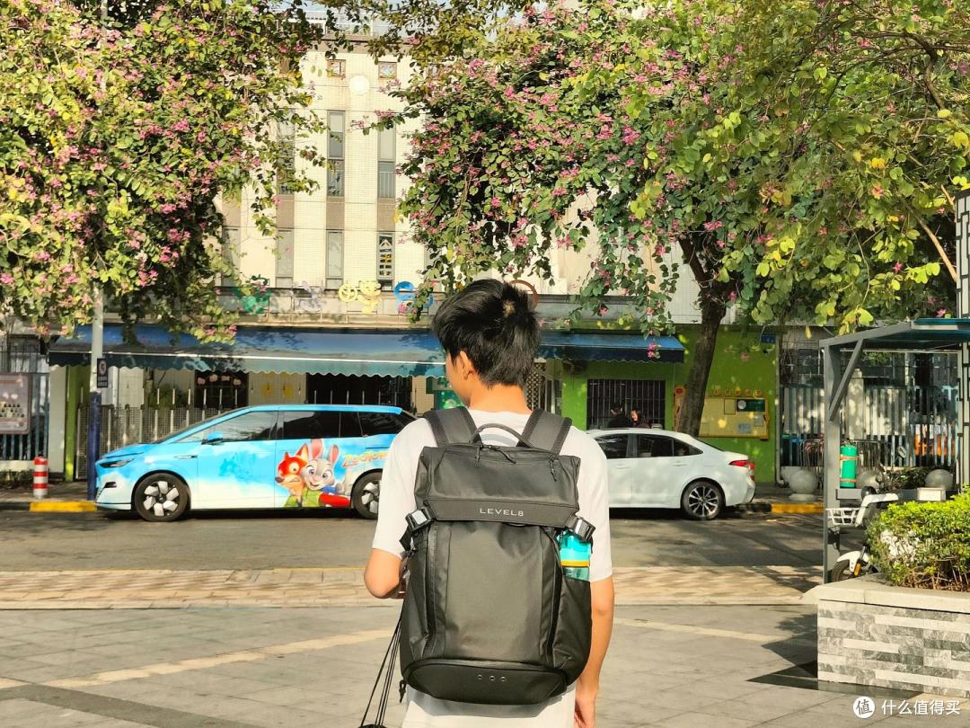 地平线8号城市轻旅行背包:30L 扩容背,装下运动与短途出行