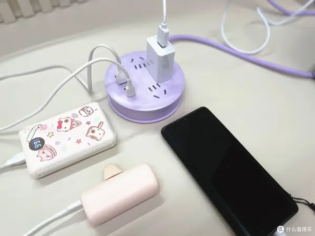 魔法圈充电宝!奥睿科电小包插排,7口同充秒变桌面艺术