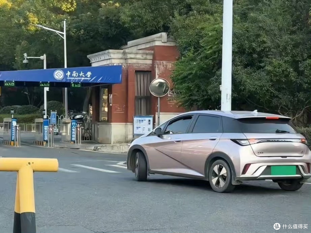 高知人群的用车首选,比亚迪的身影在校园里越来越多见!