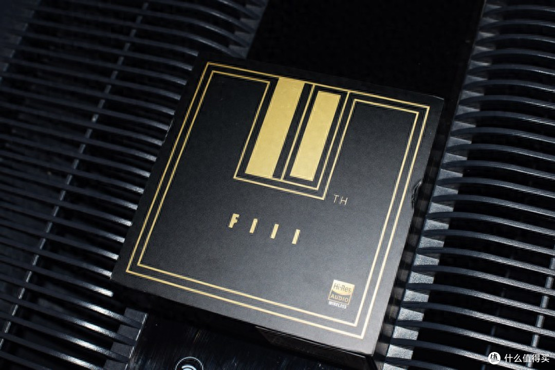 科技与设计的完美融合 FIIL CC3智能半入耳降噪真无线耳机