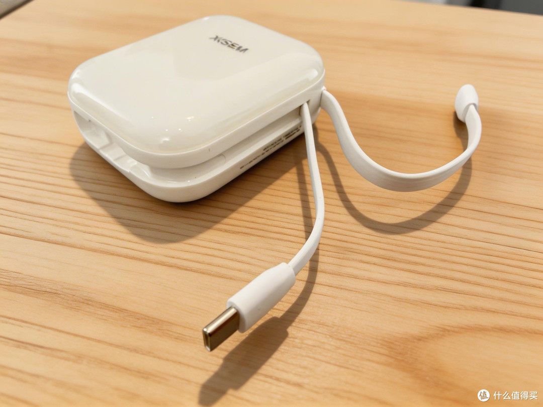 西圣 PB-S:10000mAh 半固态电芯 + 双线快充 = 随身口袋充电站