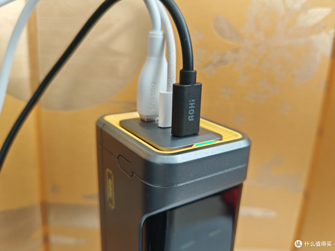 Aohi奥海310W星舰Pro实测:3口同充不减速,18分钟回血80%!