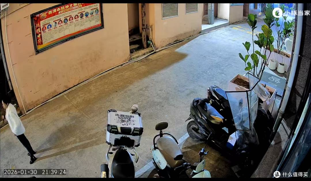 咖啡店实测小豚当家鲸瞳Max:夜视全彩+双摄,监控终于安心了!