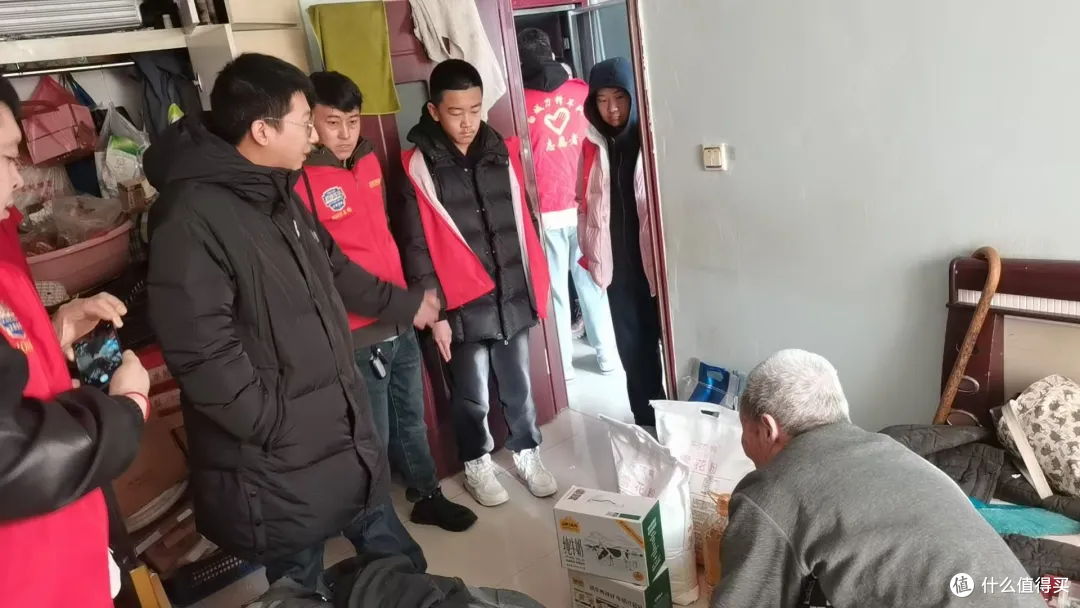 吉林省刀锋车队志愿服务总队白城分队:春节慰问暖人心