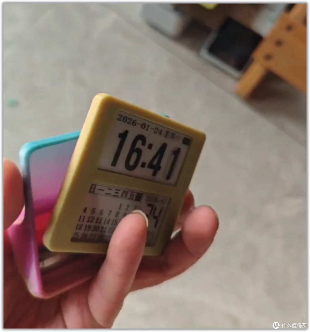 某鱼大佬手搓墨水屏时钟!超市电子价签遭毒手,这操作城会玩