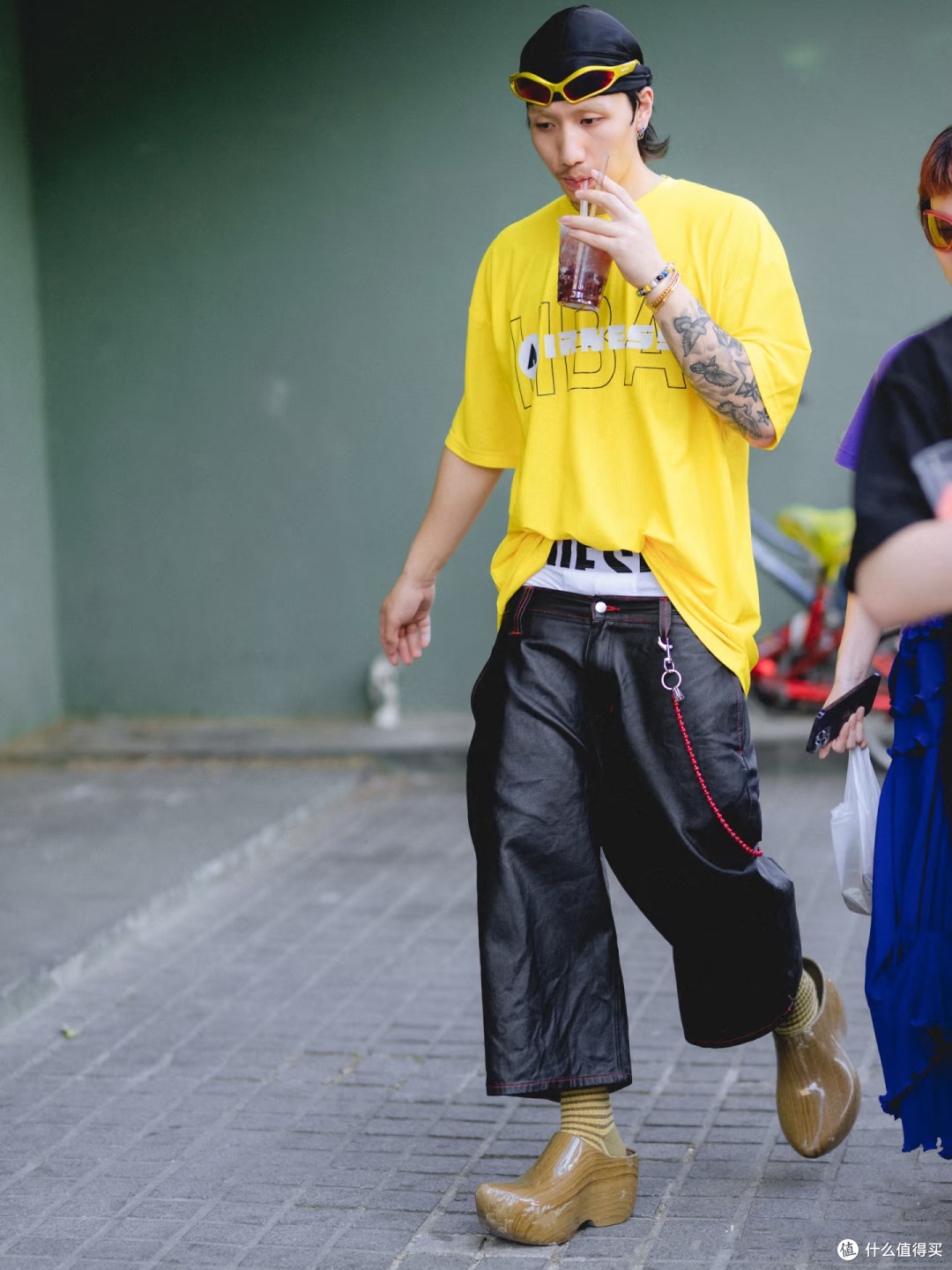 成都太古里不愧是时尚标杆！很多男生下半身露内裤，回头率非常高