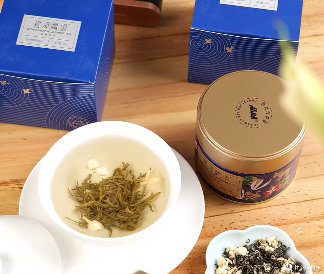 年夜饭健康饮品搭子:碧潭飘雪小蓝罐解腻无负担