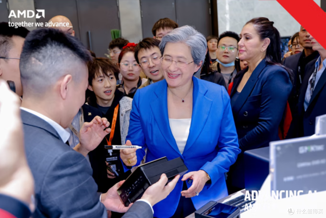 黄仁勋亮相AI 峰会，指明我们为什么要把AI大模型建在本地？