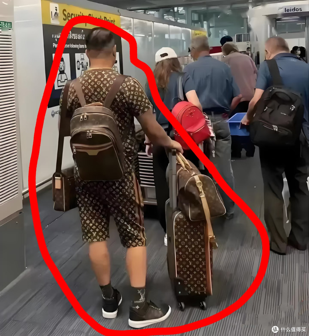中年男人油腻4件套:个个大牌,却是山寨的重灾区,看看你有吗?