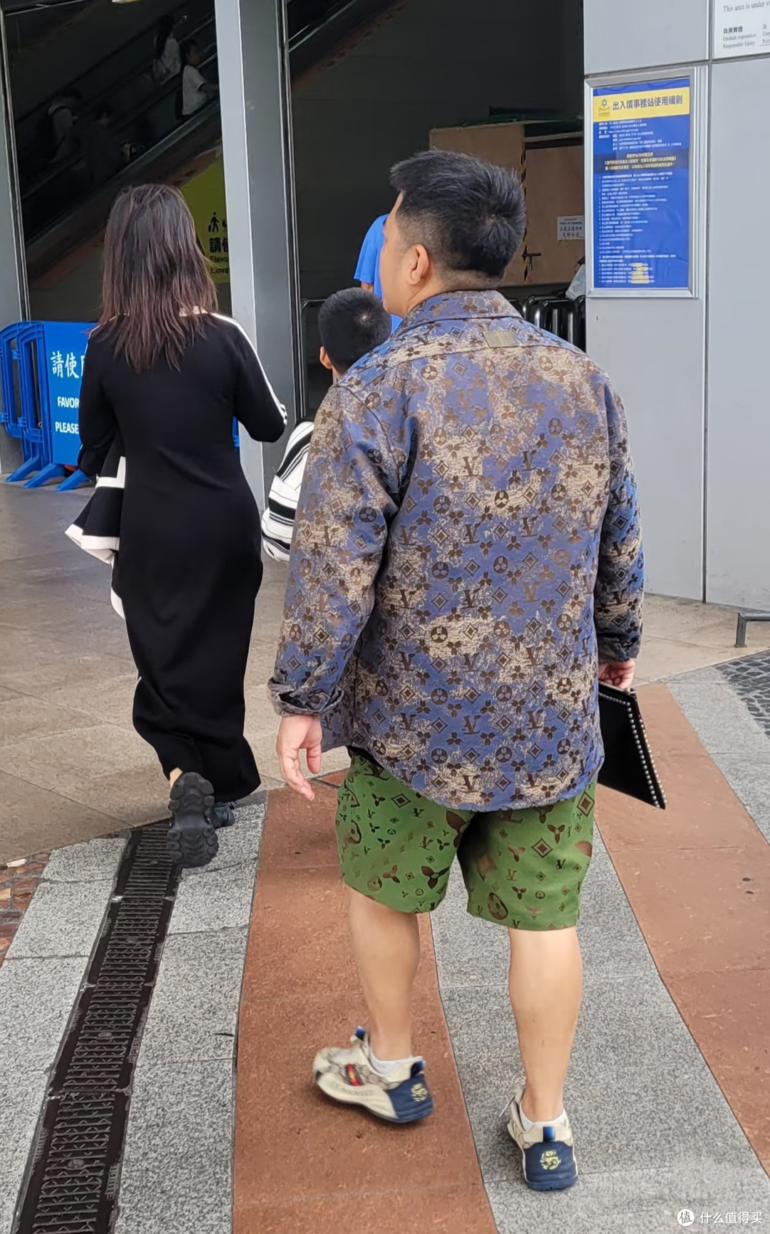 中年男人油腻4件套:个个大牌,却是山寨的重灾区,看看你有吗?