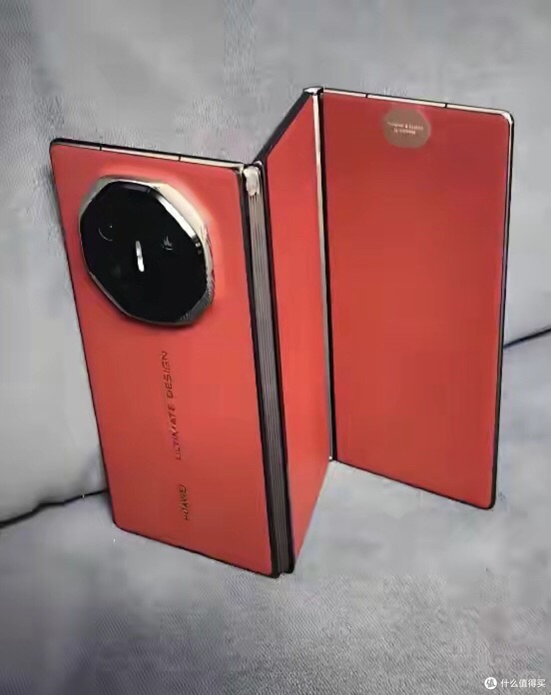 当年3万多的华为三折叠屏手机,如今二手只要七千,超值不?