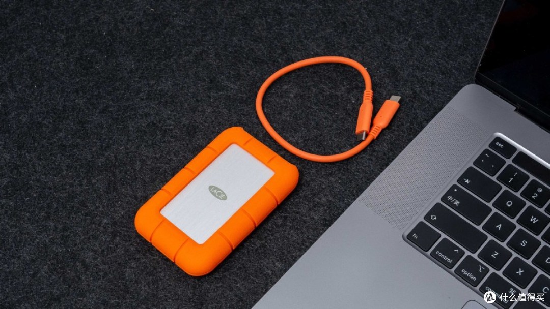数码创作者的极速伙伴：雷孜LaCie Rugged SSD4 移动固态硬盘
