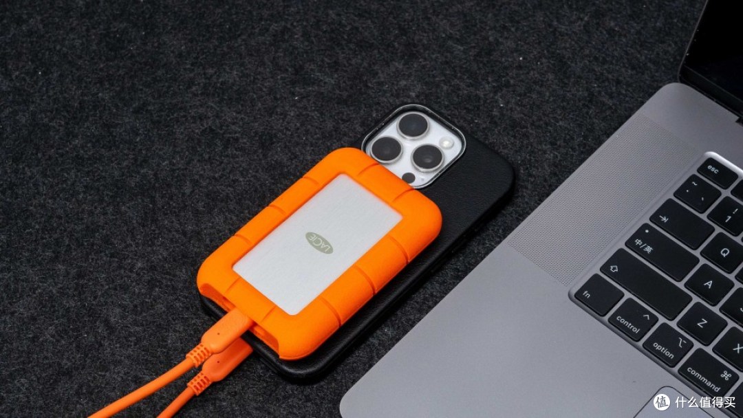 数码创作者的极速伙伴：雷孜LaCie Rugged SSD4 移动固态硬盘