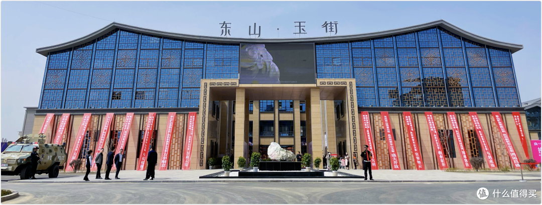 从玉龙喀什河到玉出东山，一座村庄如何承载和田玉的文明源头