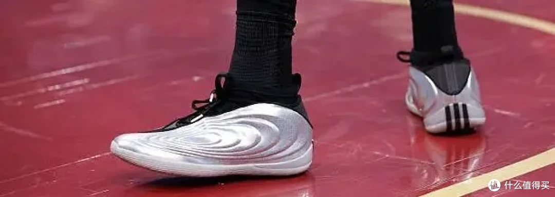 【NBA每日上脚】上脚98年爆款！库里致敬蒂姆叔叔？