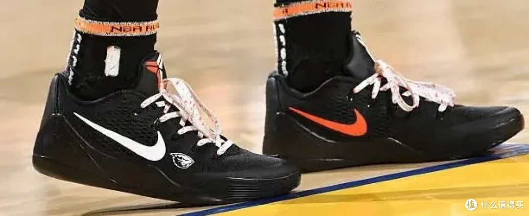 【NBA每日上脚】上脚98年爆款！库里致敬蒂姆叔叔？
