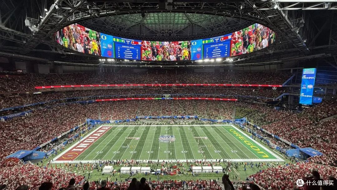 Peach Bowl from all angles 📸 📍 Atlanta, GA 🏟️ Mercedes-Benz Stadium 🕰️  Opened in 2017 🪑 71,000 seats #NeverDaunted #GoDucks