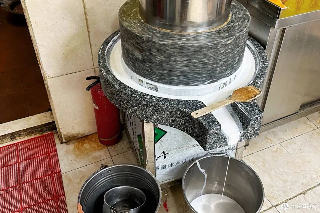 这条老街,凭什么让老广从小吃到大?
