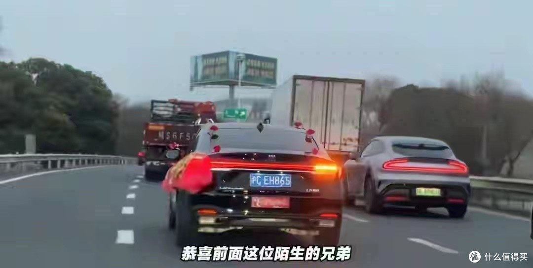 孤独婚车李婷曝光,婆家在农村,公婆勤劳婚房气派,人民日报点赞