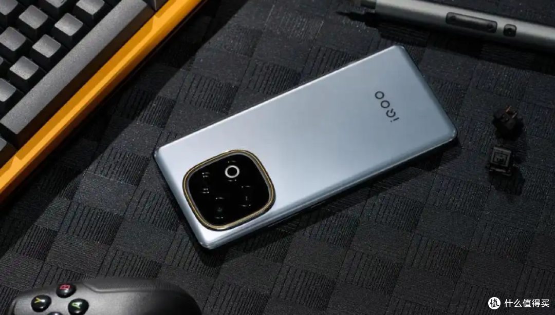 iQOO发力千元市场,8000mAh+天玑9400+芯片+OIS防抖,跌至1699元