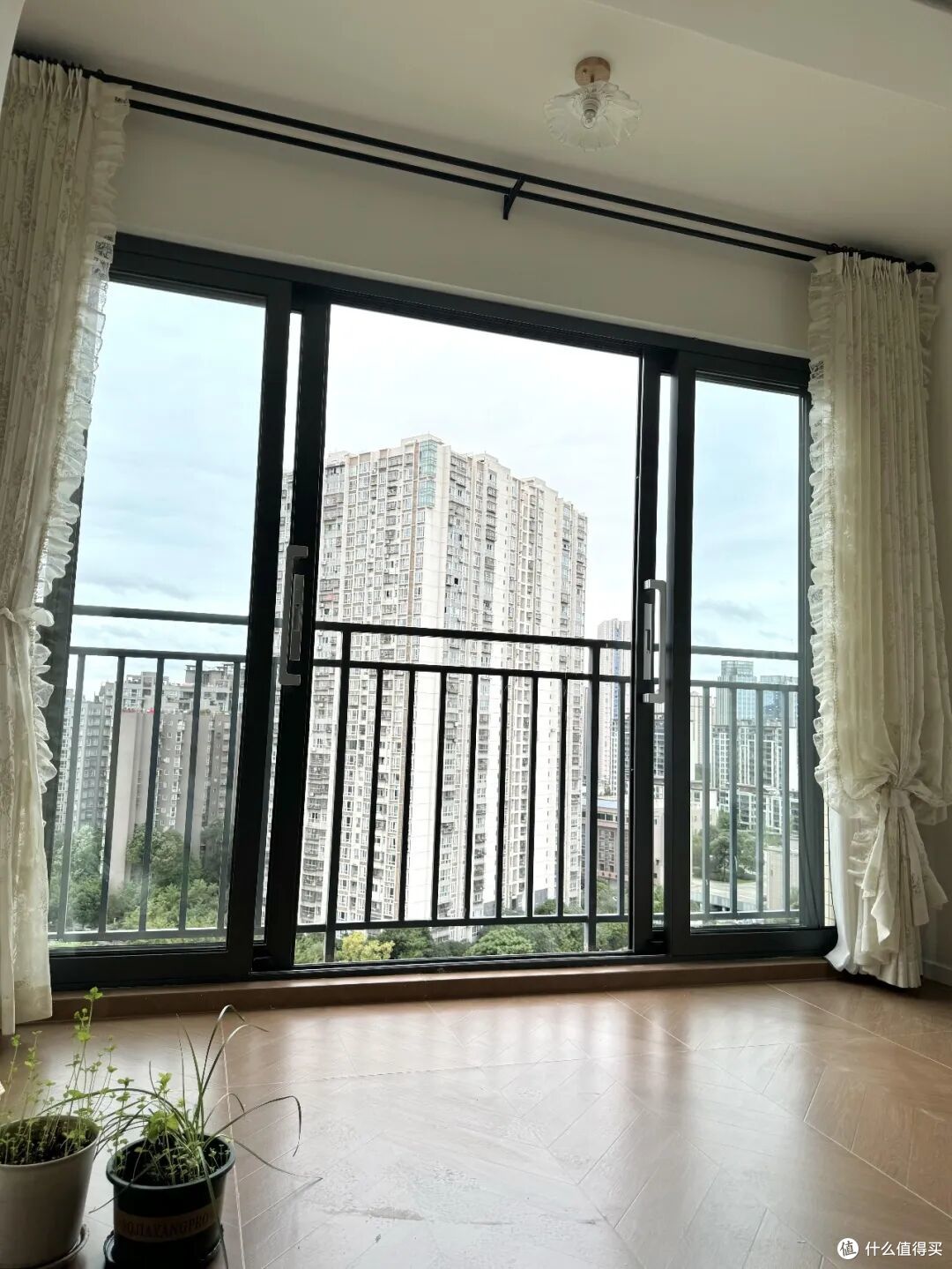 客厅拆下来的推拉门只能扔掉?看了网友的做法,发现自己亏大了