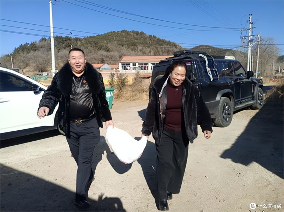 中国公益记录者在线围场工作站开展迎春节,送爱心助老扶残活动