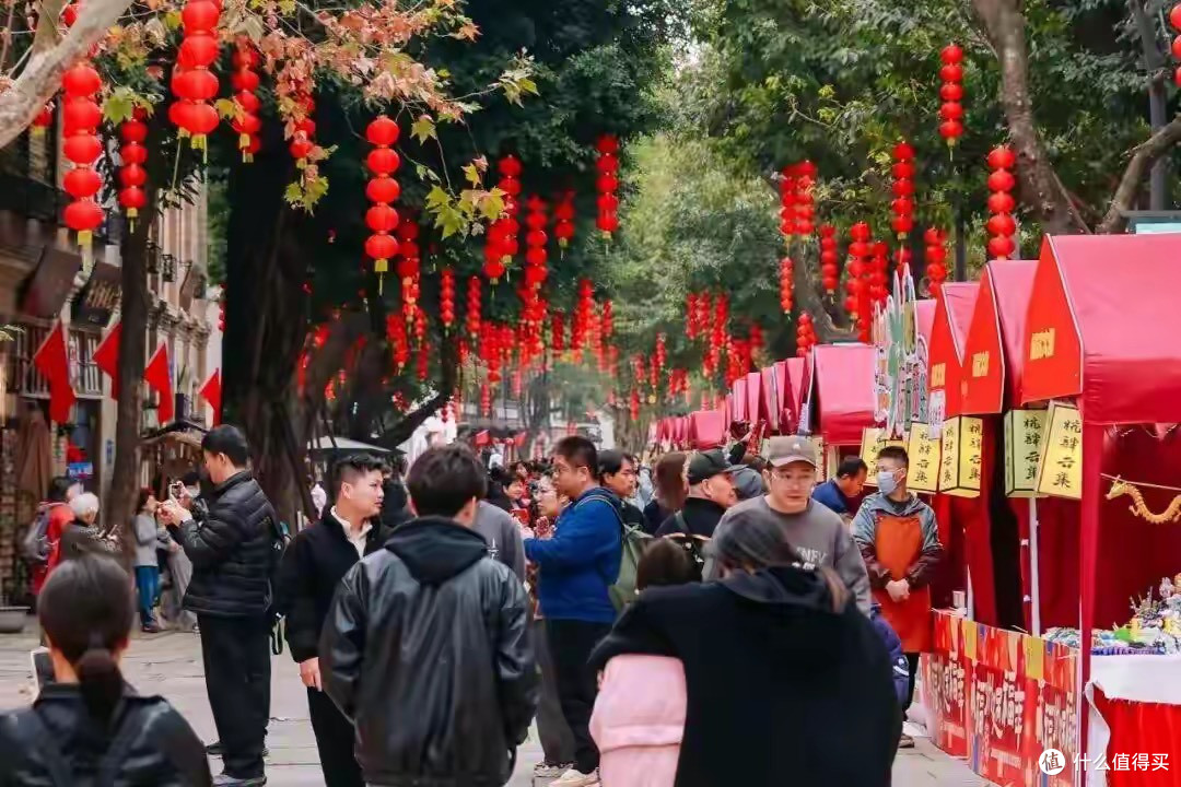 比一线更狠!100飙升至2450,县城天价酒店正“劝退”回乡人