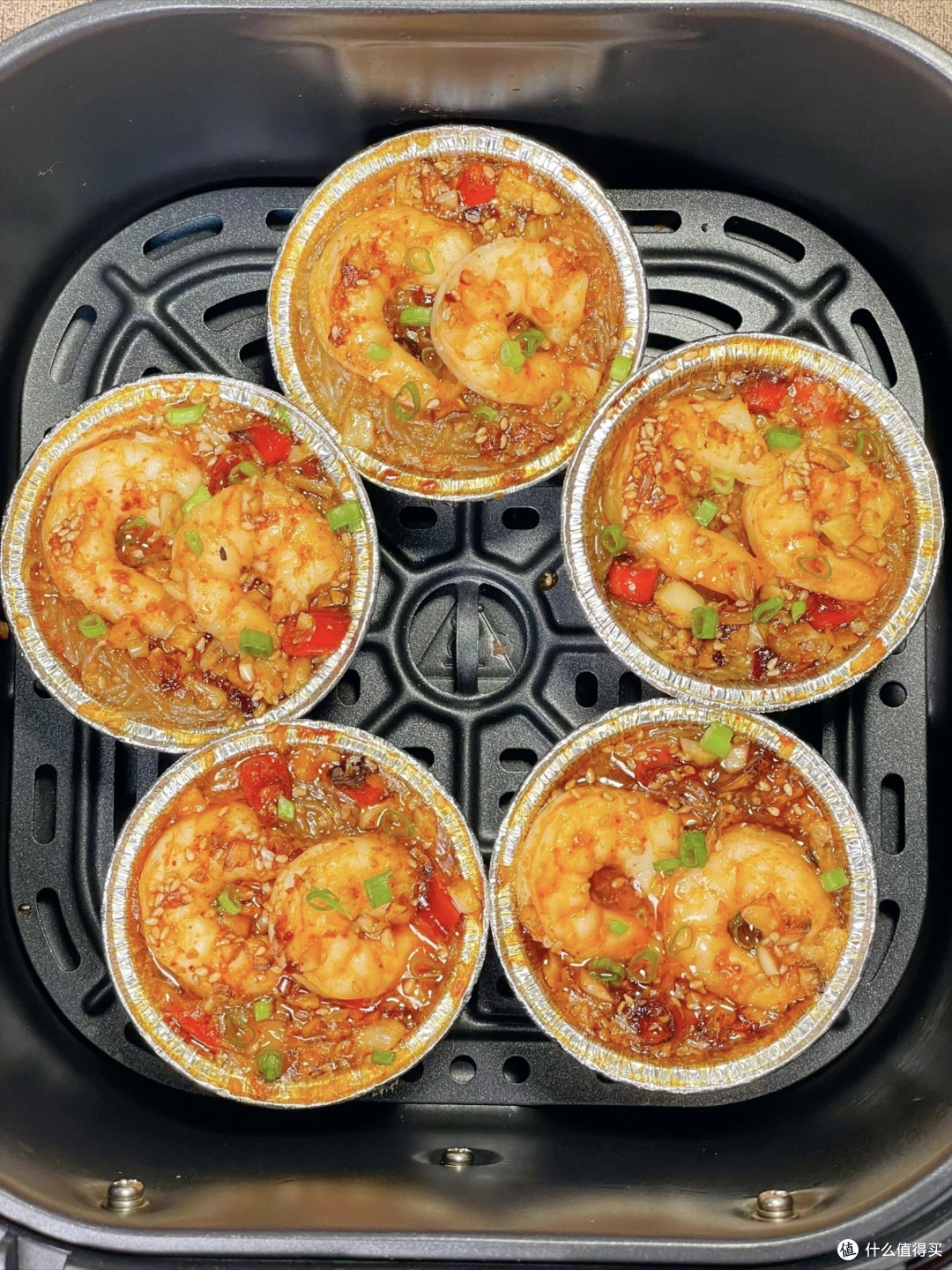 年夜饭DIY“迷你蒜蓉粉丝虾”:用锡纸碗把烧烤摊搬回家