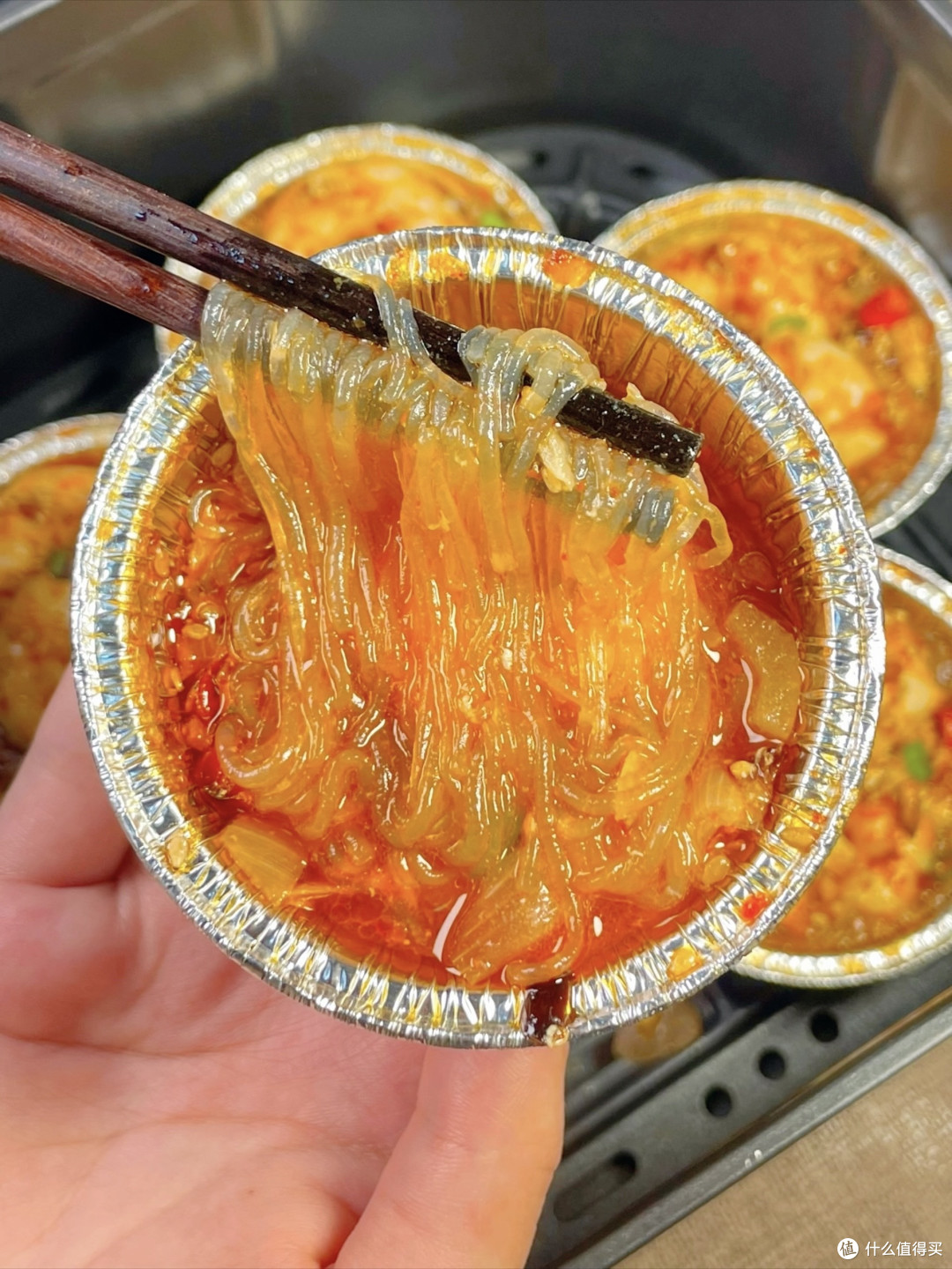 年夜饭DIY“迷你蒜蓉粉丝虾”:用锡纸碗把烧烤摊搬回家