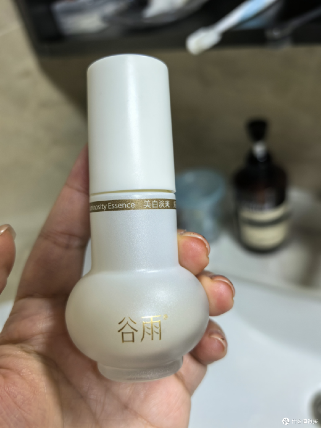 淡斑用什么护肤品?实测5款美白精华,榜一斑点橡皮擦