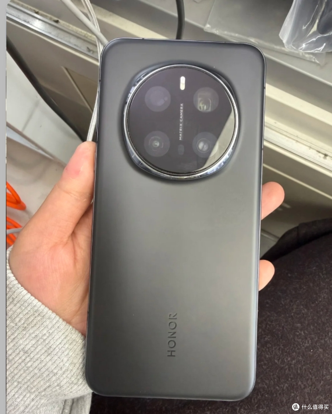 荣耀目前最香的一款手机,直降2000元,不少人直呼终于不贵了!