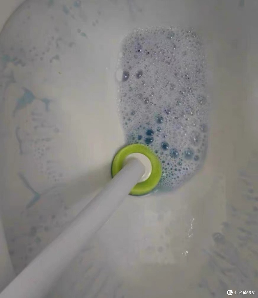 厕所清洁技巧:瓦解水垢尿碱