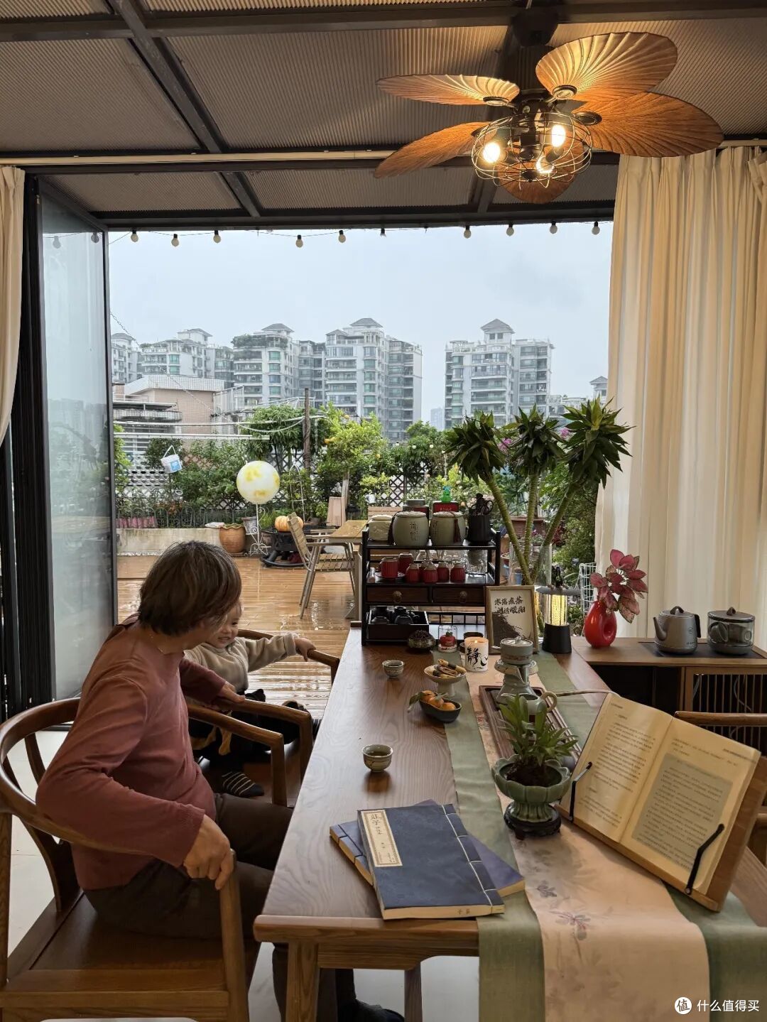 为了一个露台买的顶楼，入住8年，想说点大实话：顶楼到底值不值