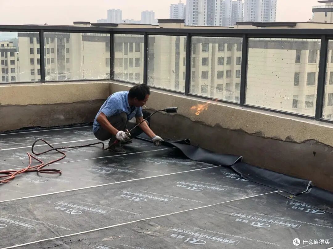为了一个露台买的顶楼，入住8年，想说点大实话：顶楼到底值不值