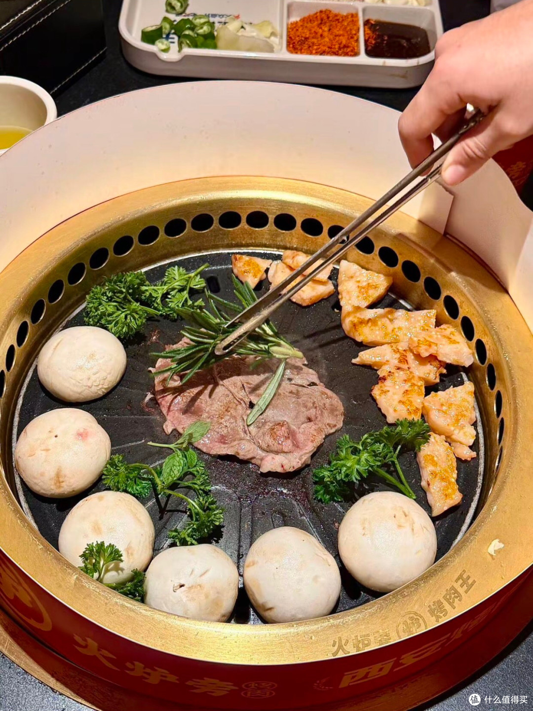 烟火开年在火炉旁烤肉,解锁新年第一份美味