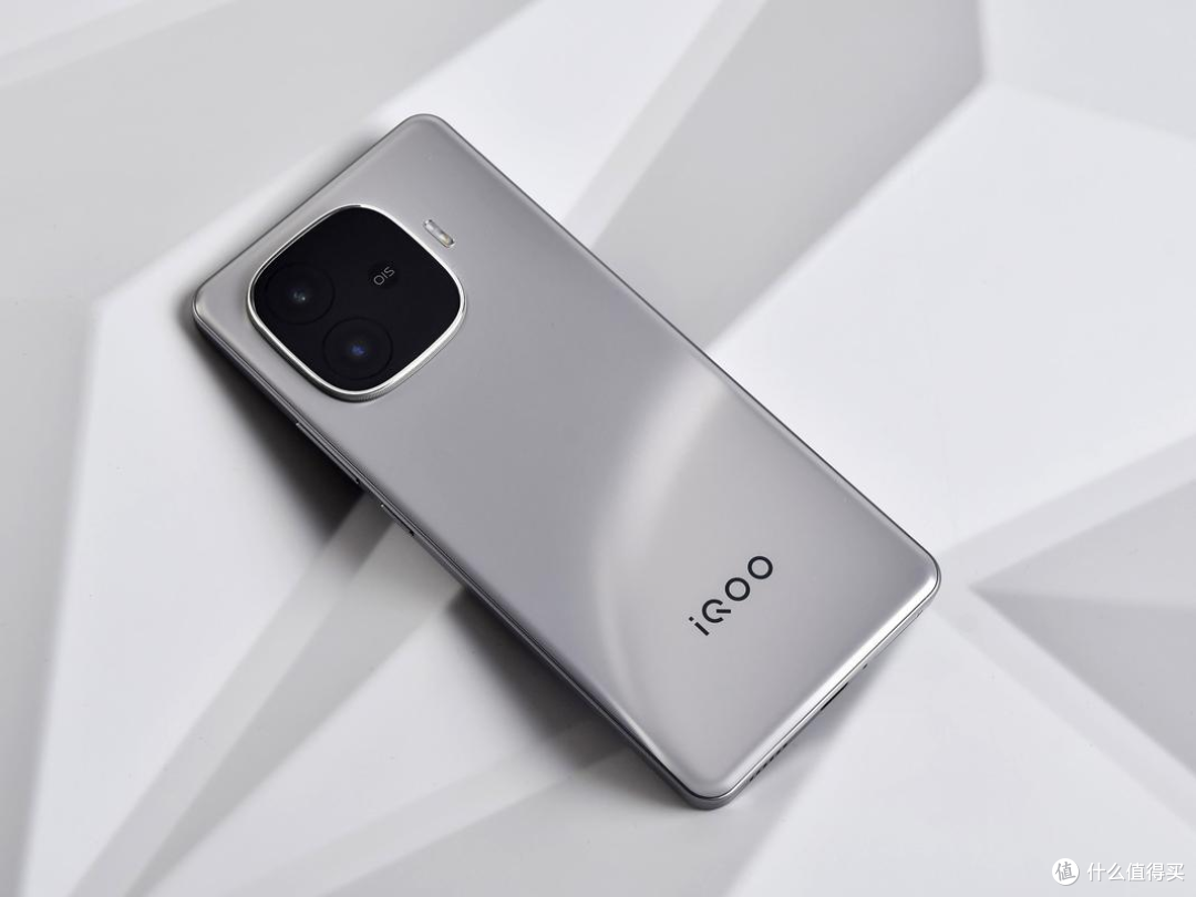 iQOO Z11 Turbo：骁龙8 Gen5+2亿像素+7600mAh，配置、价格有诚意