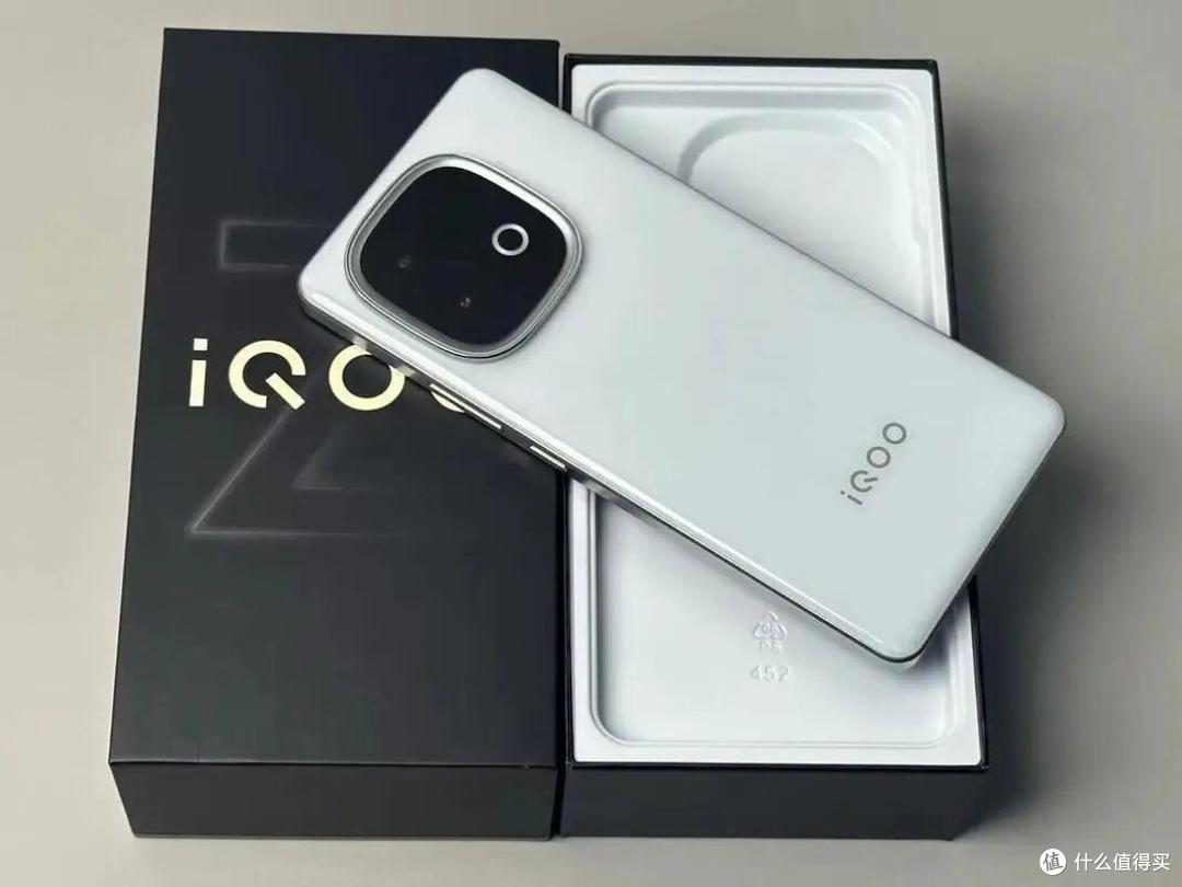 iQOO Z11 Turbo：骁龙8 Gen5+2亿像素+7600mAh，配置、价格有诚意