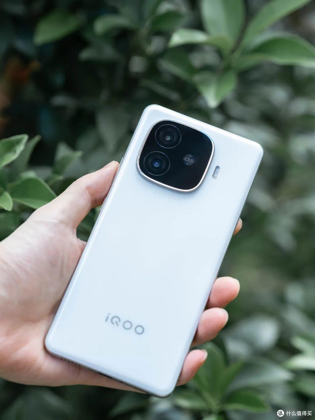 iQOO Z11 Turbo：骁龙8 Gen5+2亿像素+7600mAh，配置、价格有诚意