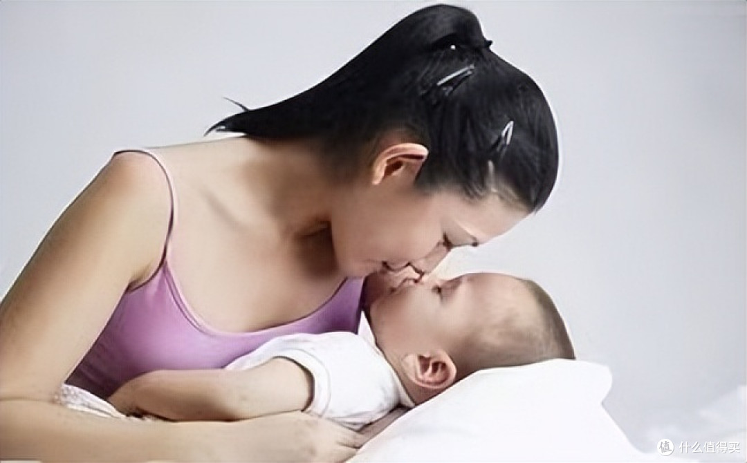 为什么半夜爬起来喂奶的总是母乳妈妈,而奶粉宝宝却不用!