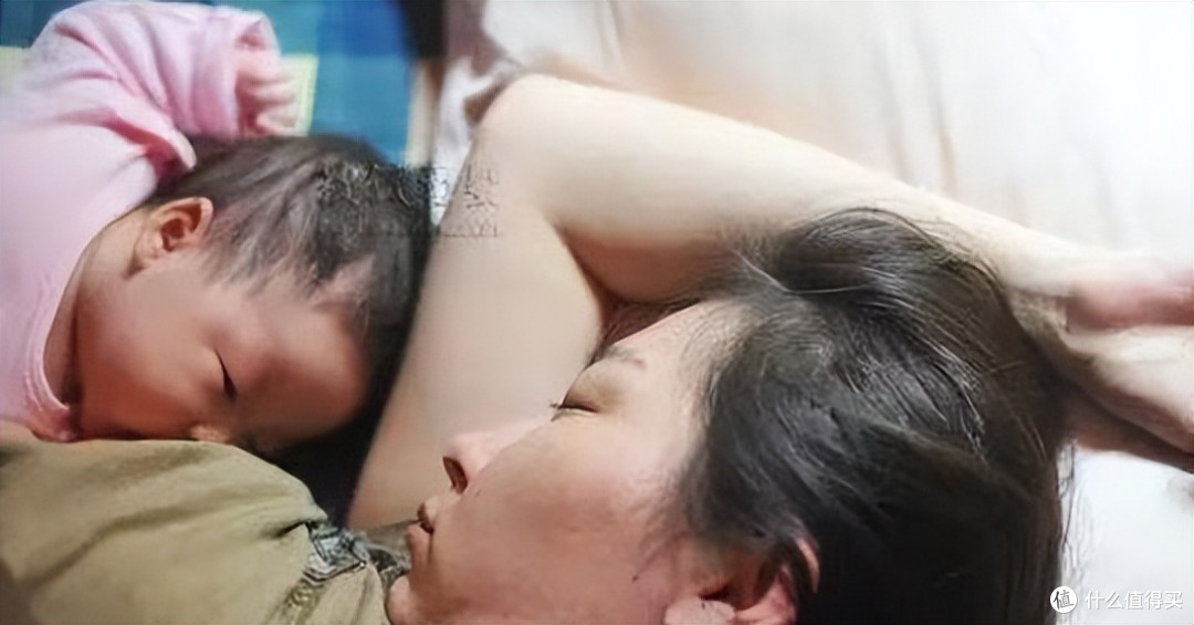 为什么半夜爬起来喂奶的总是母乳妈妈,而奶粉宝宝却不用!