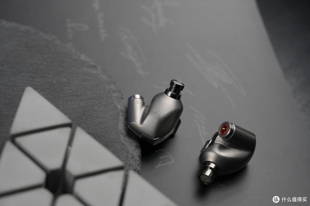 突破旗舰动圈的“界限”？Acoustune HS3000