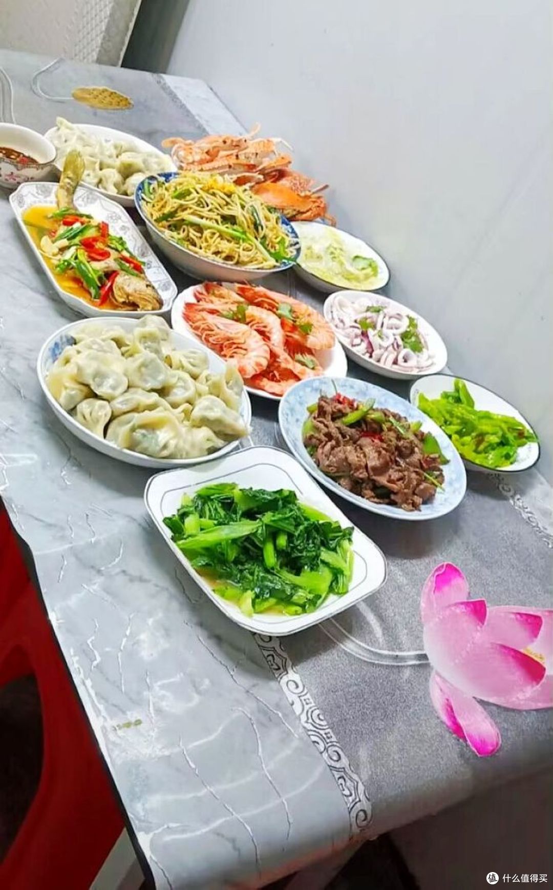 六家年夜饭大比拼,看看哪道菜最受欢迎?