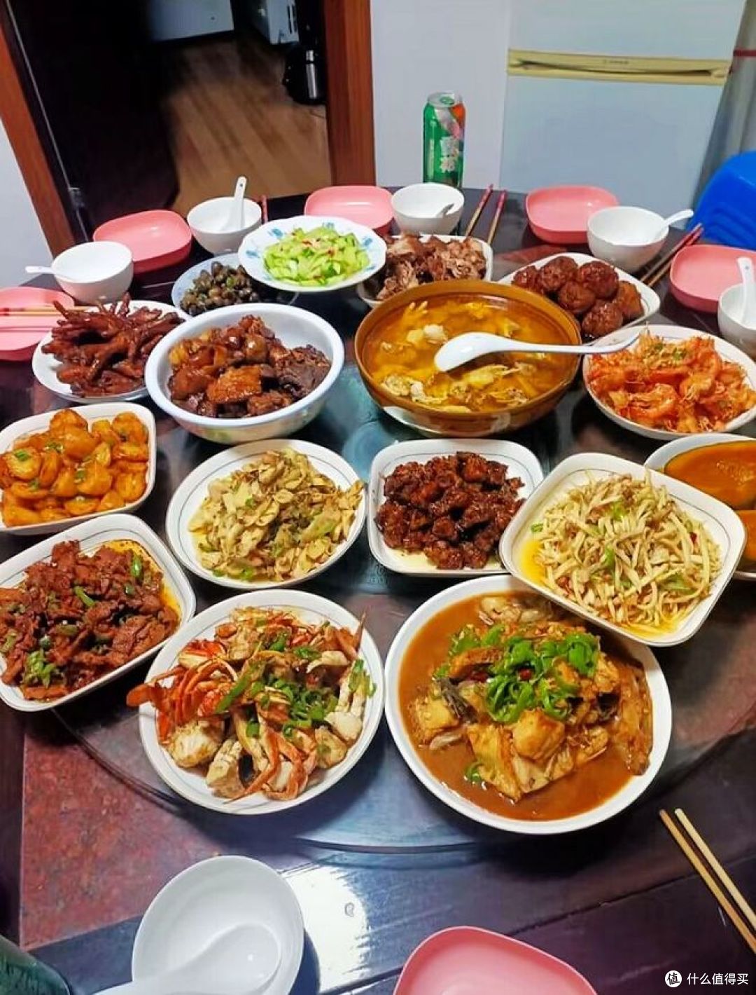 六家年夜饭大比拼,看看哪道菜最受欢迎?