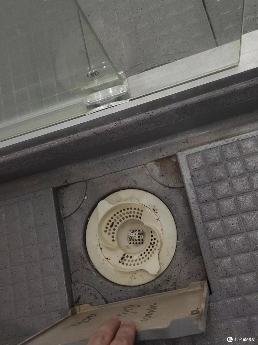 集成卫生间好看不漏水，为什么大家还铺瓷砖呢？原因有三