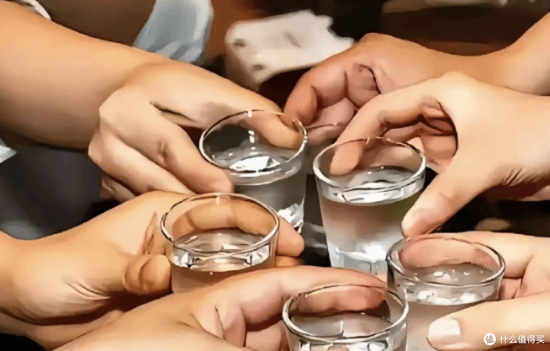 《人民日报》怒批畸形酒文化:劝酒不是人情,是违法还伤身!