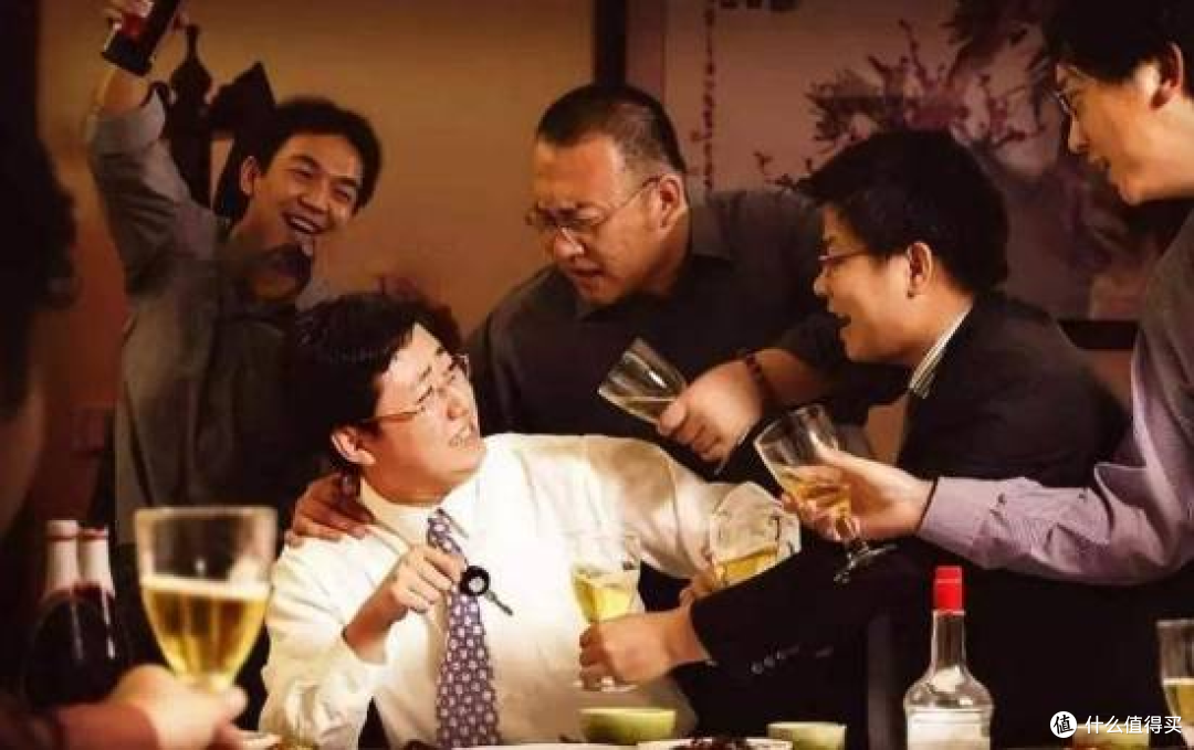 《人民日报》怒批畸形酒文化:劝酒不是人情,是违法还伤身!