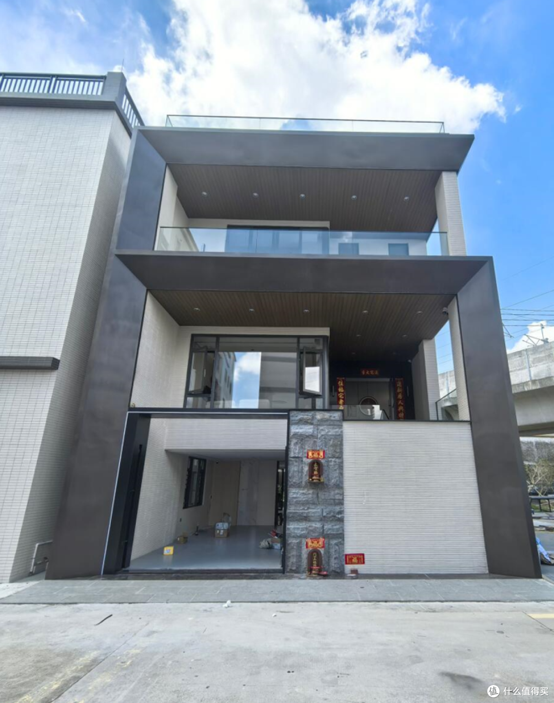 广东男子的现代风格自建房,那叫一个与众不同,分享给大家瞧瞧!
