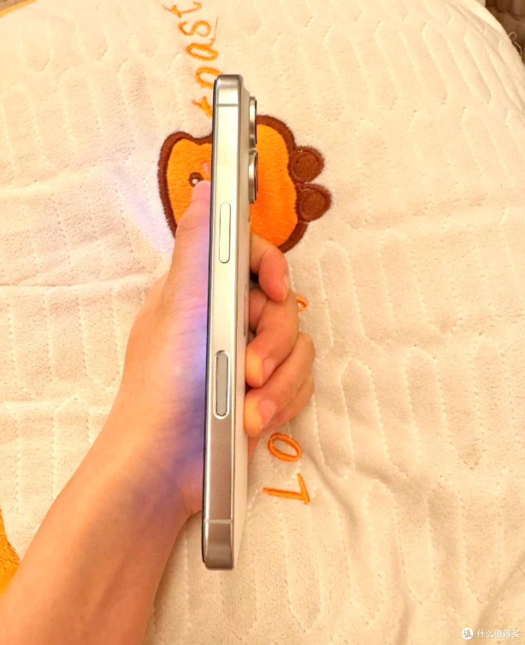 直降3000元，钛金属边框+苹果A18 Pro，清仓的iPhone值得入手吗？