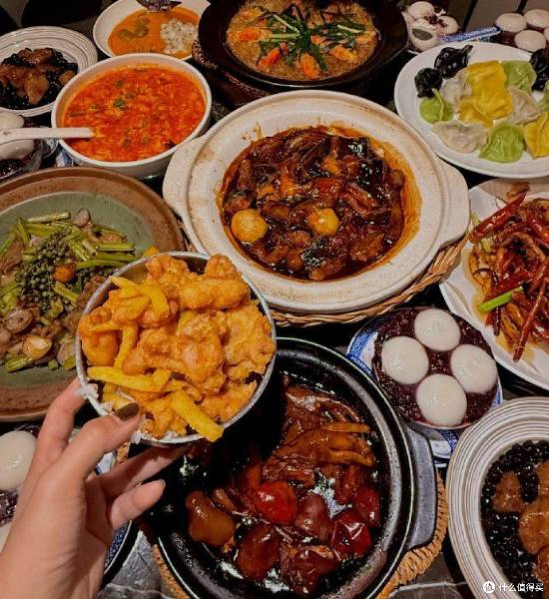 大年初一就被剩菜包围,网友哀嚎:吃不完,根本吃不完!